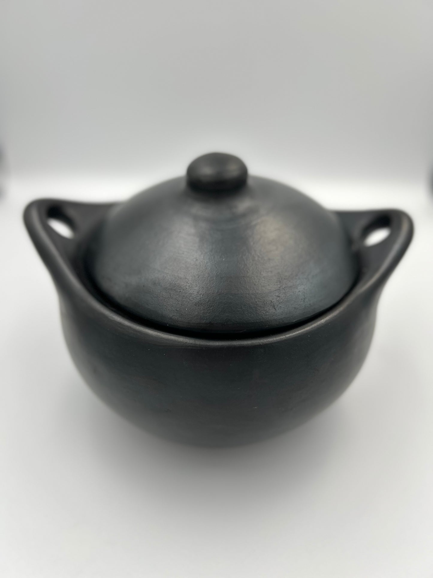 Cocotte ronde en Terre Cuite Artisanale Indigena - Tradition et Excellence Colombiennes